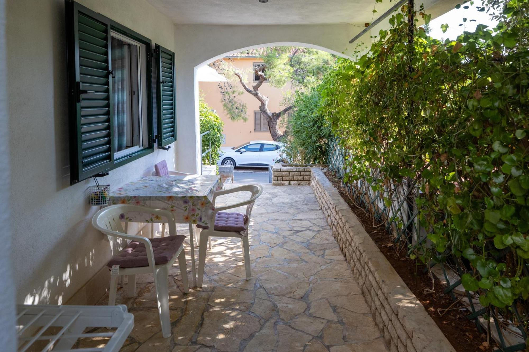 Apartments By The Sea Mudri Dolac, Hvar - 582 Vrboska Luaran gambar