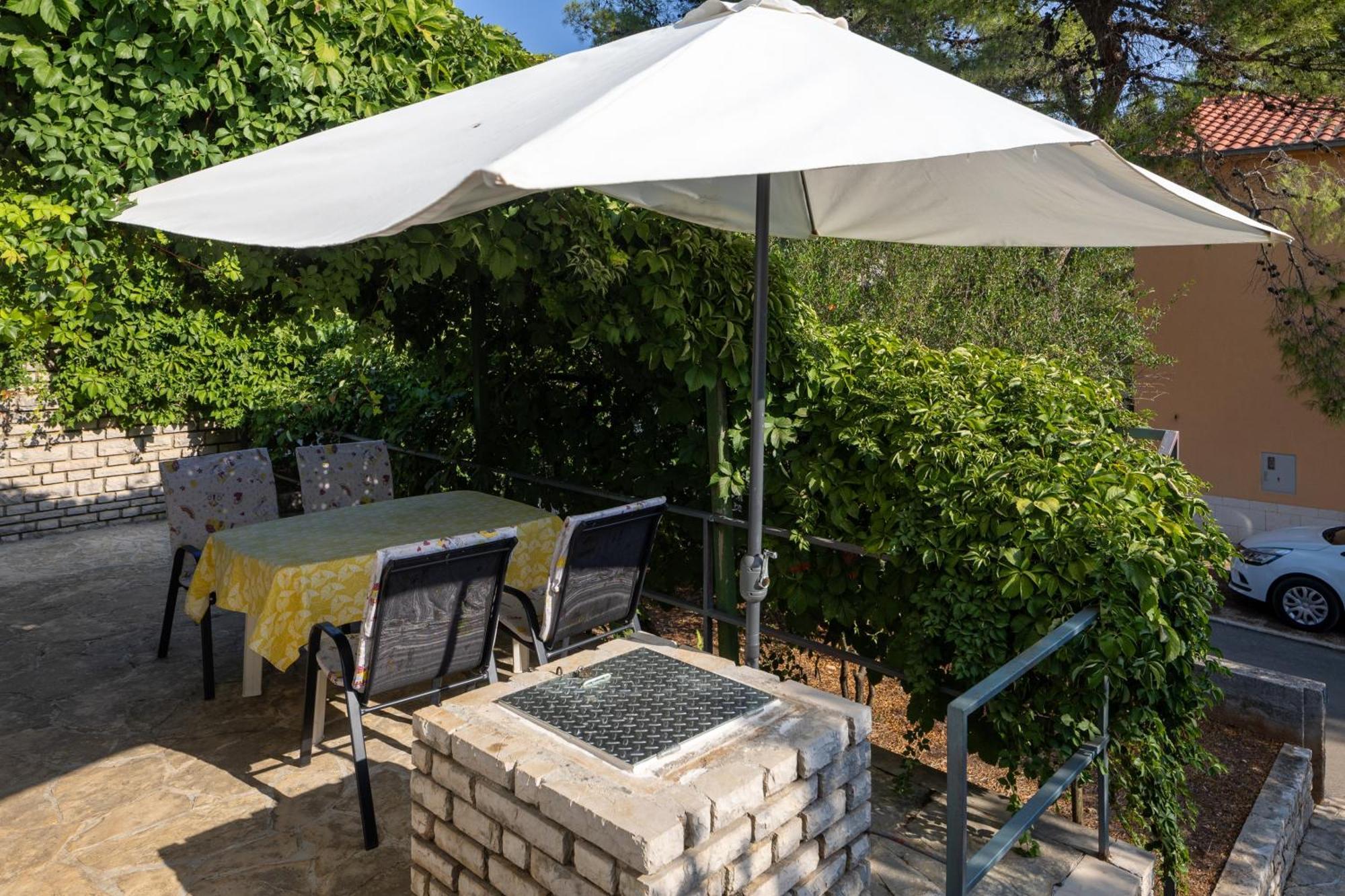 Apartments By The Sea Mudri Dolac, Hvar - 582 Vrboska Luaran gambar